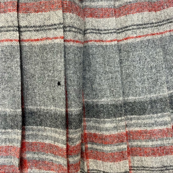 Pendleton Vintage Red and Grey Plaid Wool Skirt. Size 10 (vintage 10). USA Made. - Picture 9 of 11